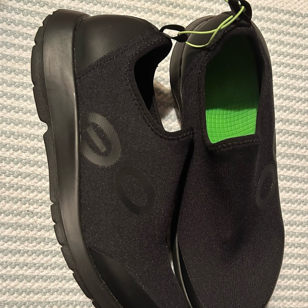 OOFOS NWOT Women’s Black Athletic Slip-On Shoes